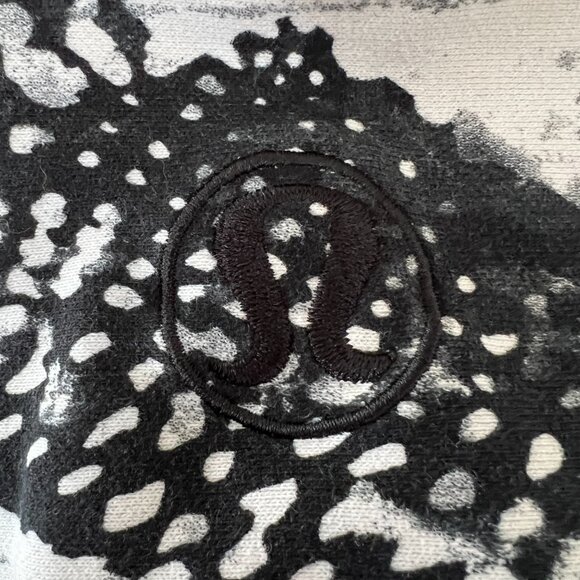Lululemon Black & White Abstract Print Full-Zip Hoodie - Size 4 - Picture 5 of 5